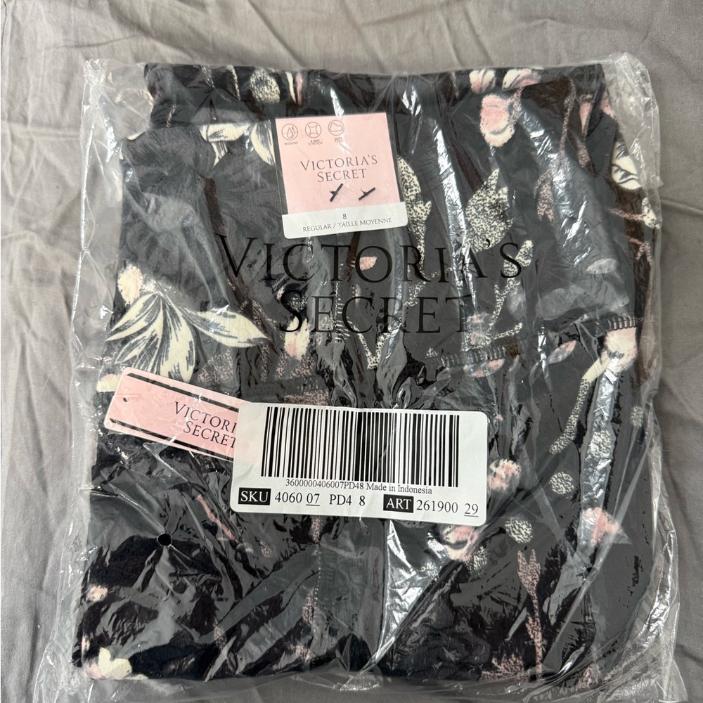Victoria's Secret Black floral leggings